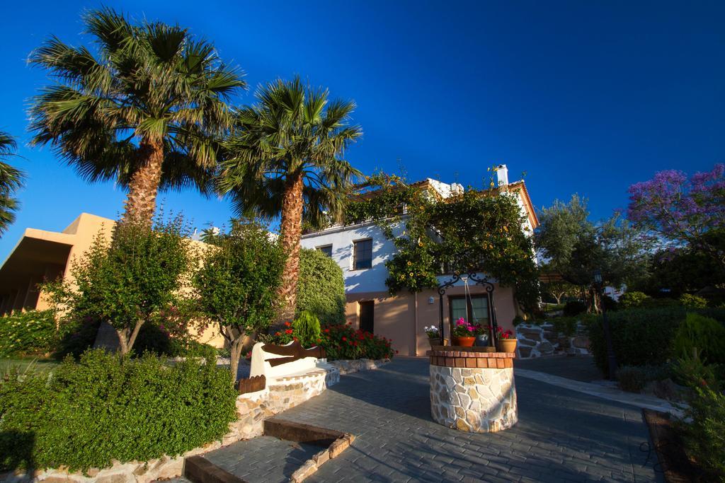 Hotel Cortijo De Salia Alcaucín Exteriör bild