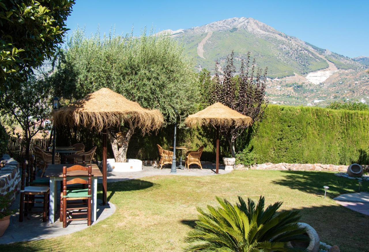 Hotel Cortijo De Salia Alcaucín Exteriör bild