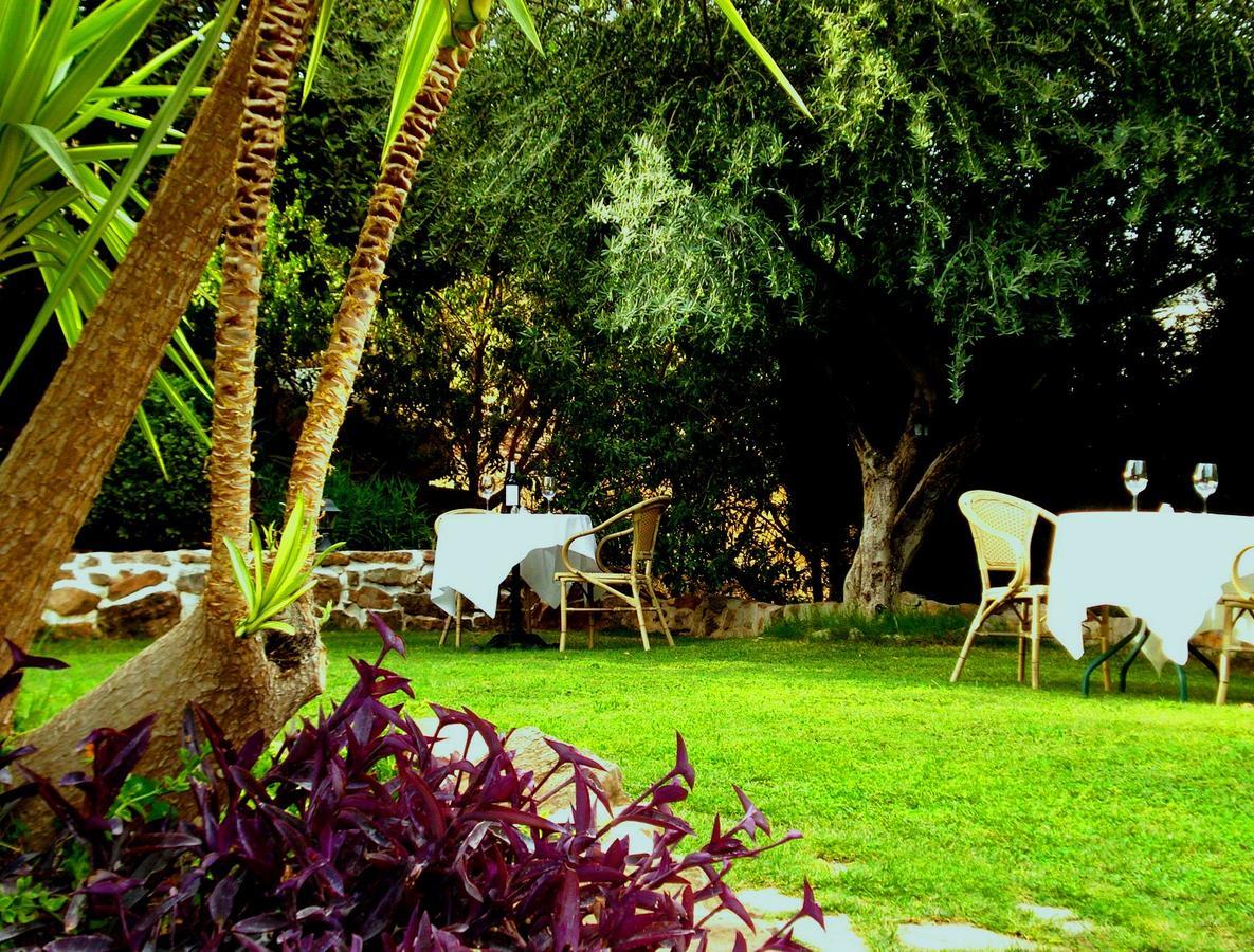 Hotel Cortijo De Salia Alcaucín Exteriör bild