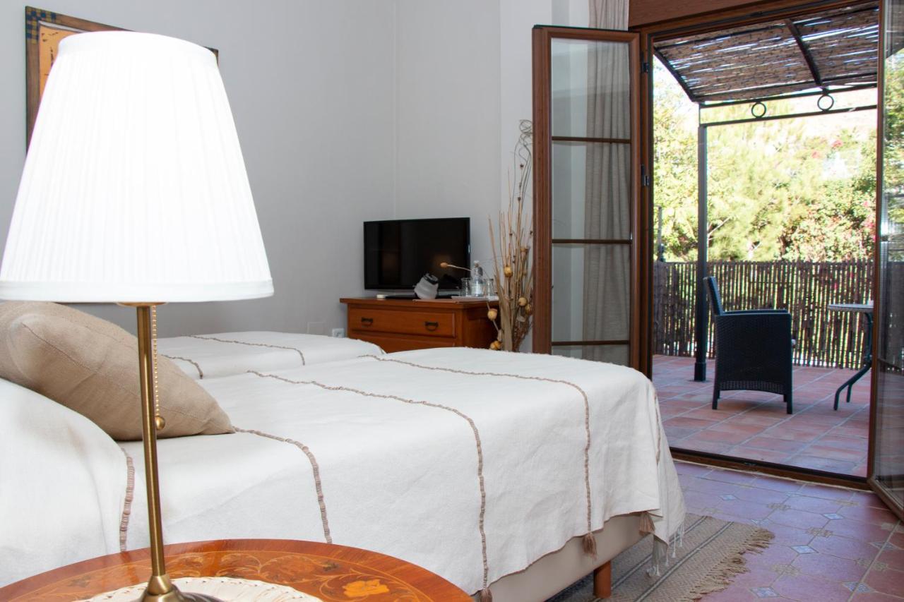 Hotel Cortijo De Salia Alcaucín Exteriör bild